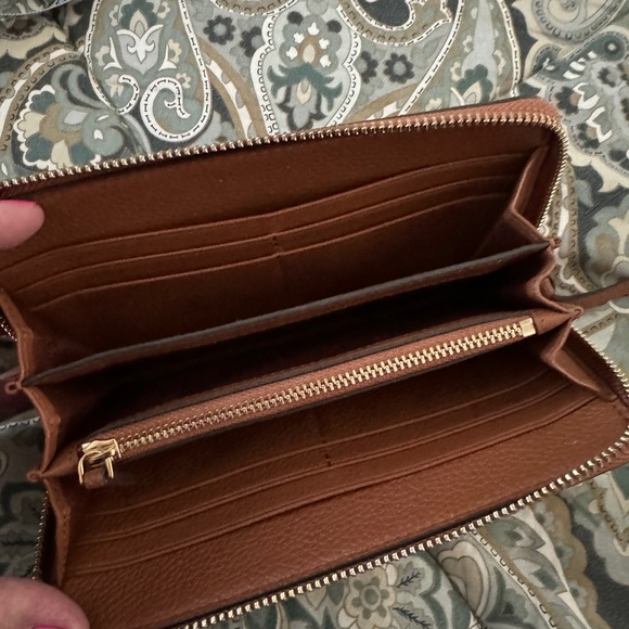 Camel colored Tory Burch wallet - Picture 3 of 4